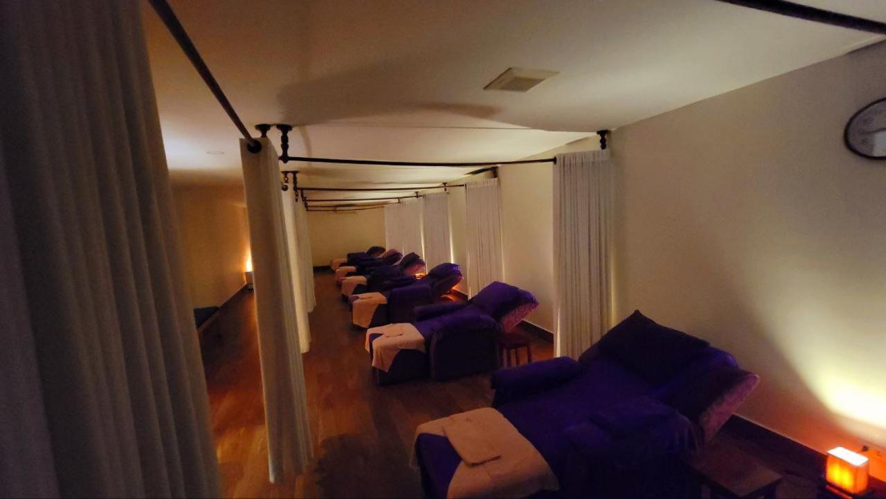 Azumaya Hotel Phnom Penh Zewnętrze zdjęcie